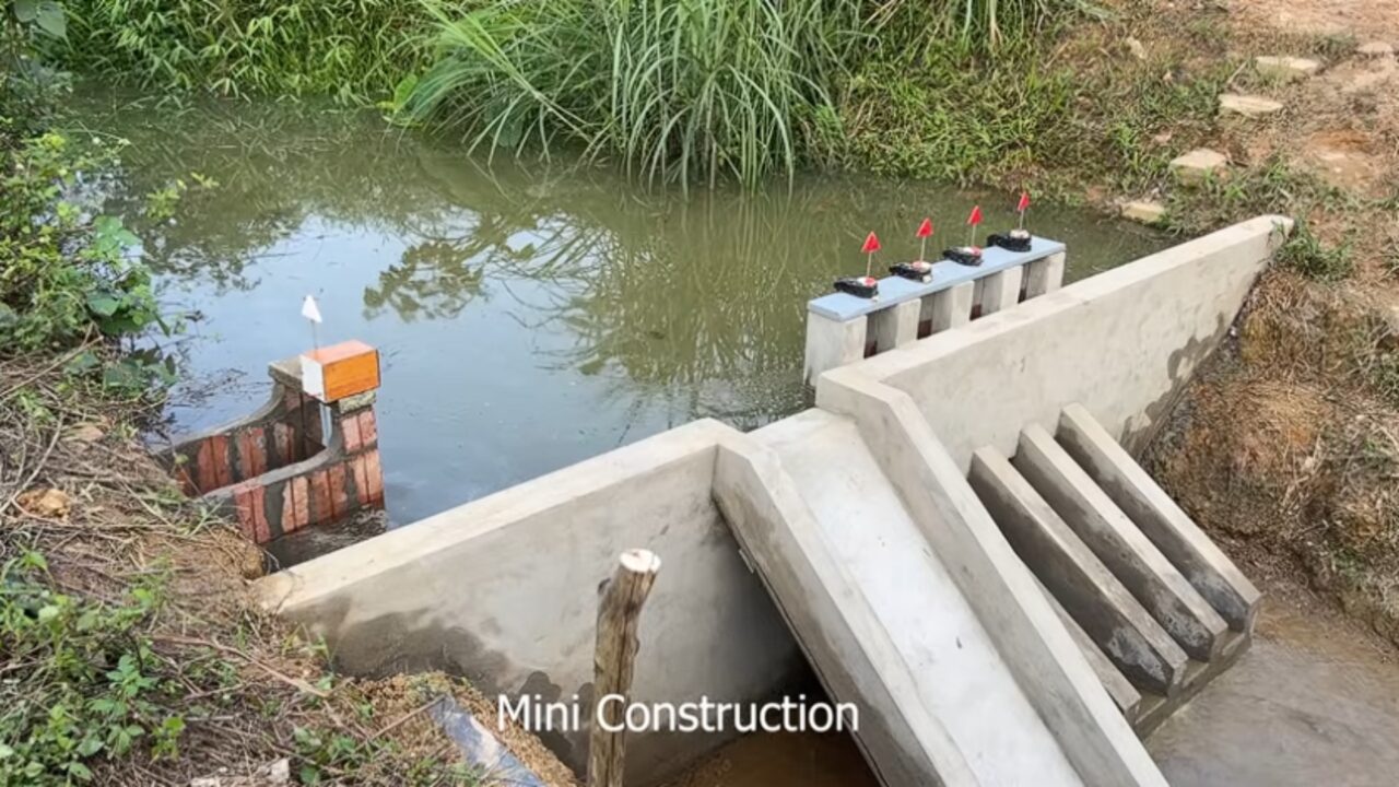 Ele construiu sua própria mini usina hidrelétrica do zero e agora vive com sua própria energia, sem depender da rede elétrica