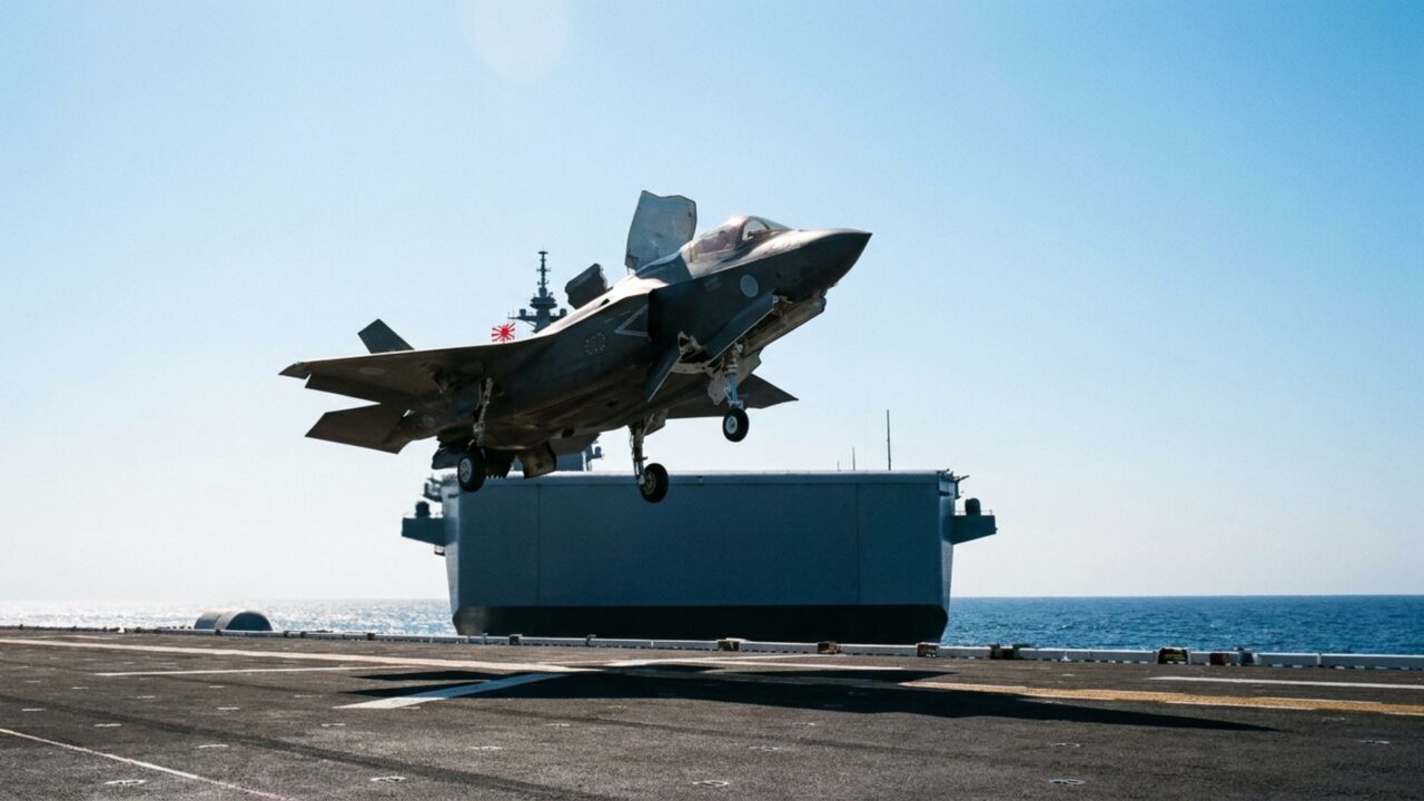 Japão muda estratégia militar, navios “defensivos” agora operam caças furtivos F-35 e acendem alerta no Pacífico