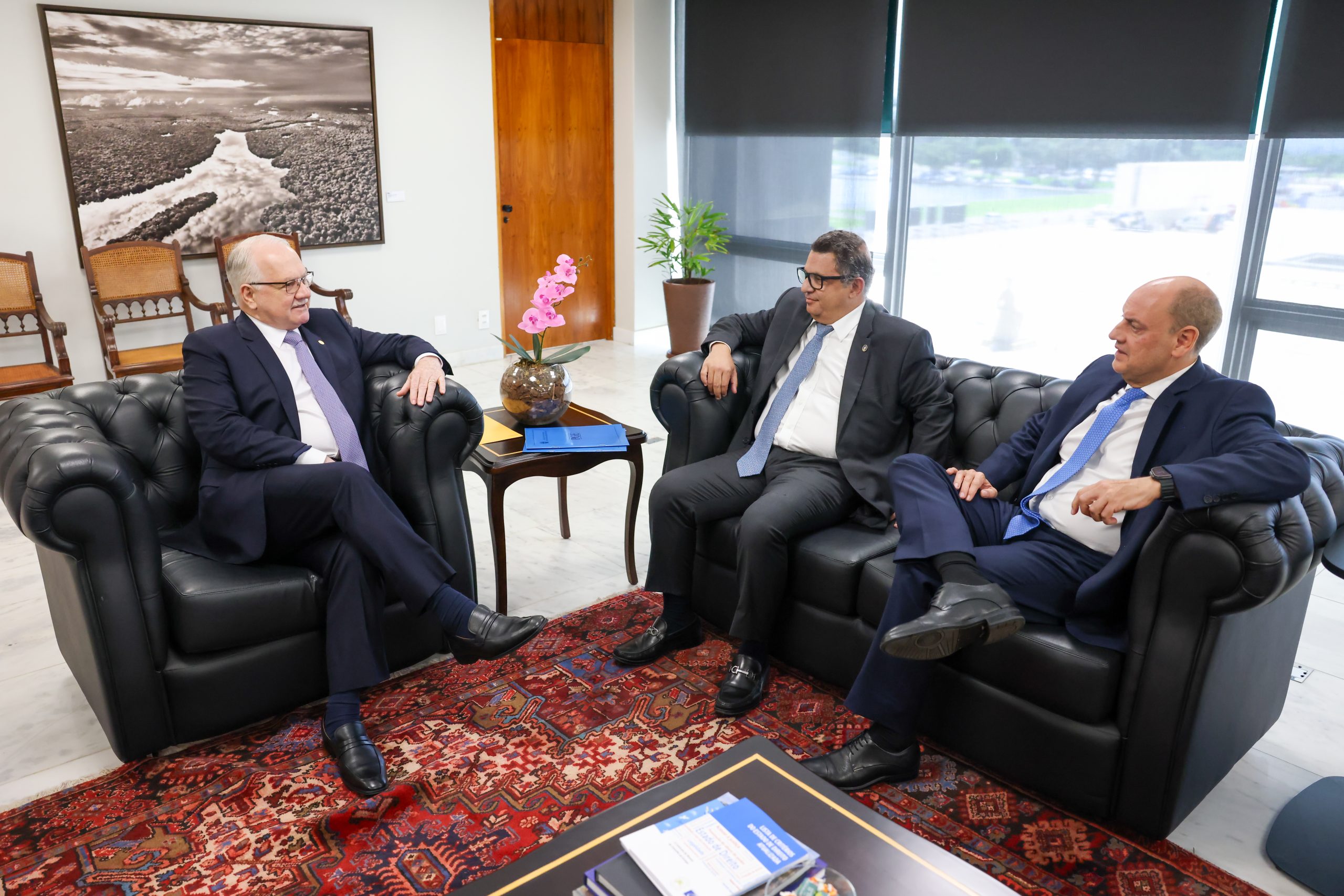 Fachin admite divergências no STF sobre eleição-tampão no Rio