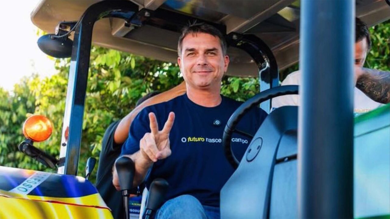 Flávio Bolsonaro rejeita aliança com grupo de Zema em Minas
