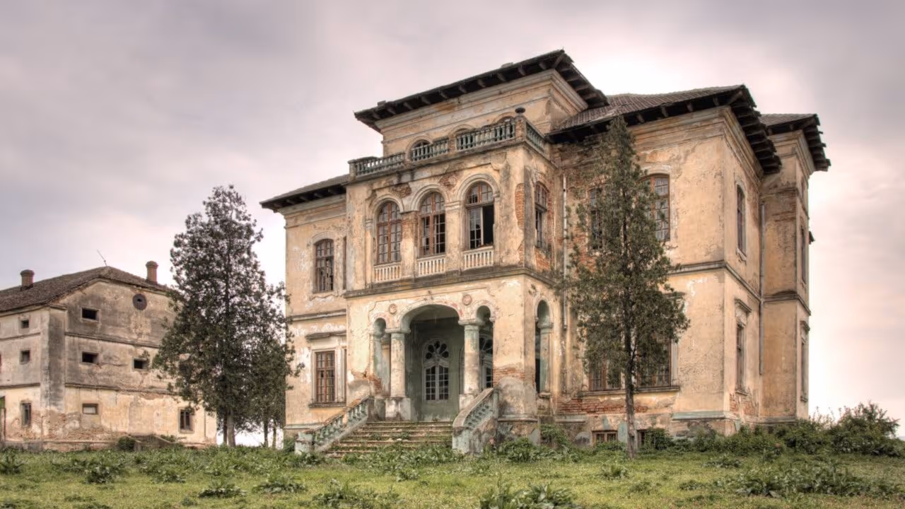 Hoje essa casa vale quase $2 milhões, mas foi comprada por uma mixaria após ficar anos abandonada