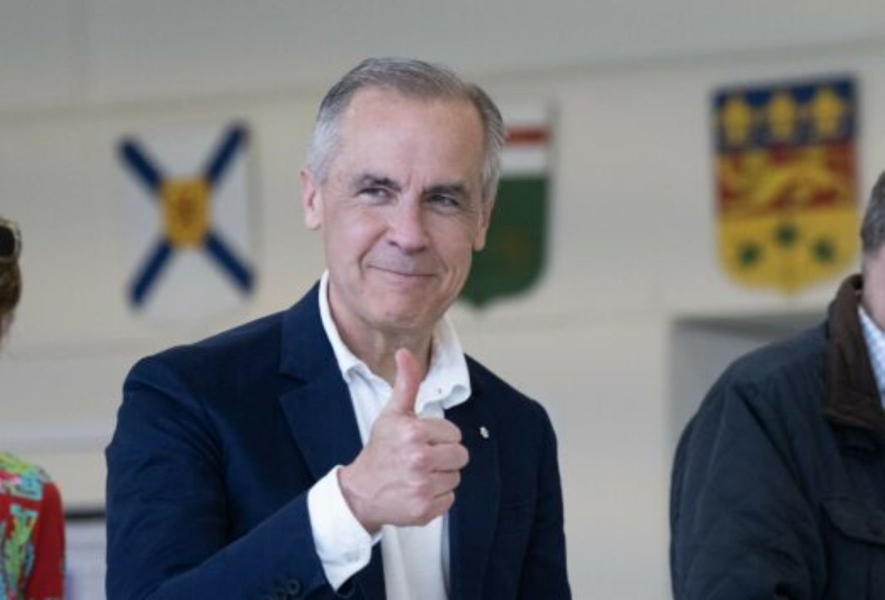 Mark Carney conquista maioria no Parlamento canadense