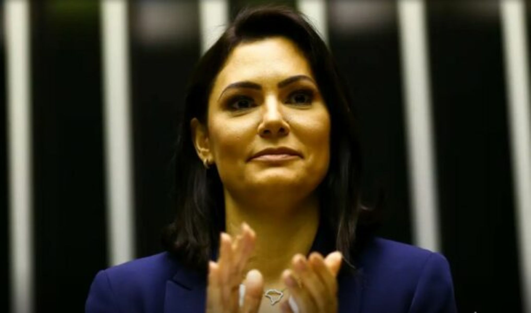 Michelle reposta vídeo de adversário de Carluxo em SC