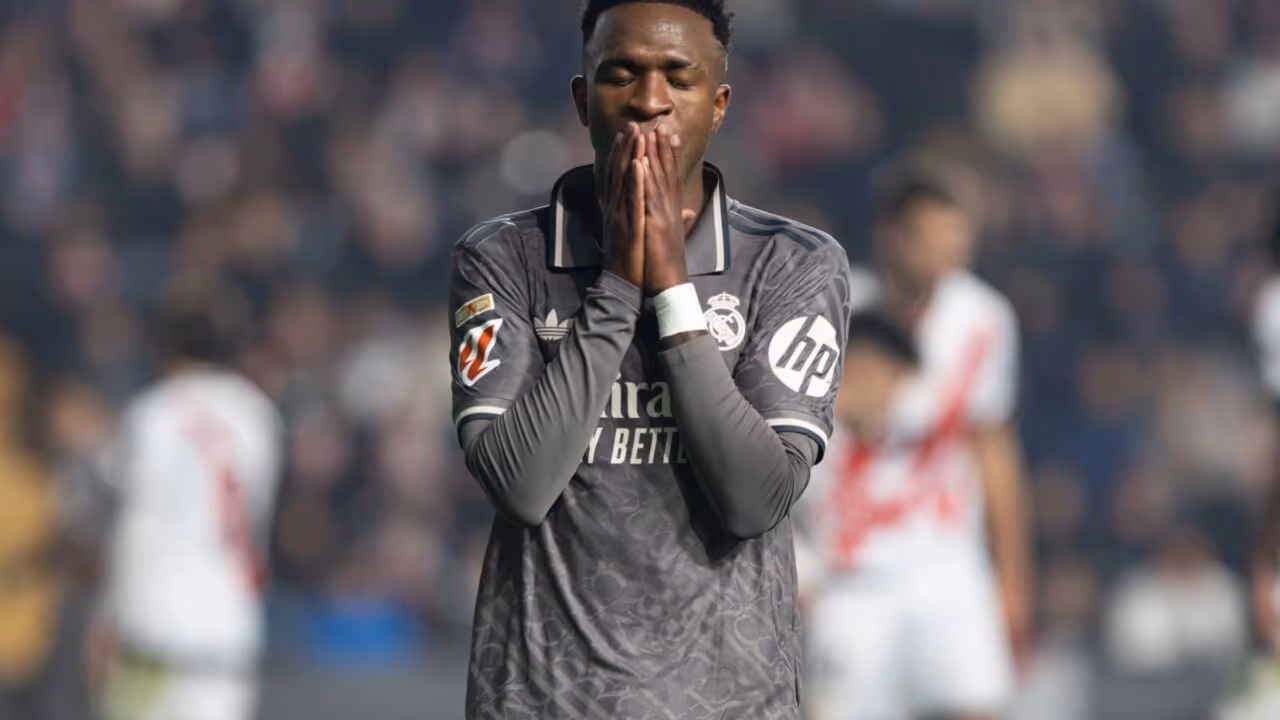 Muito dinheiro $$! Vini Jr renova, iguala Mbáppe e agora tem o maior salário do Real Madrid