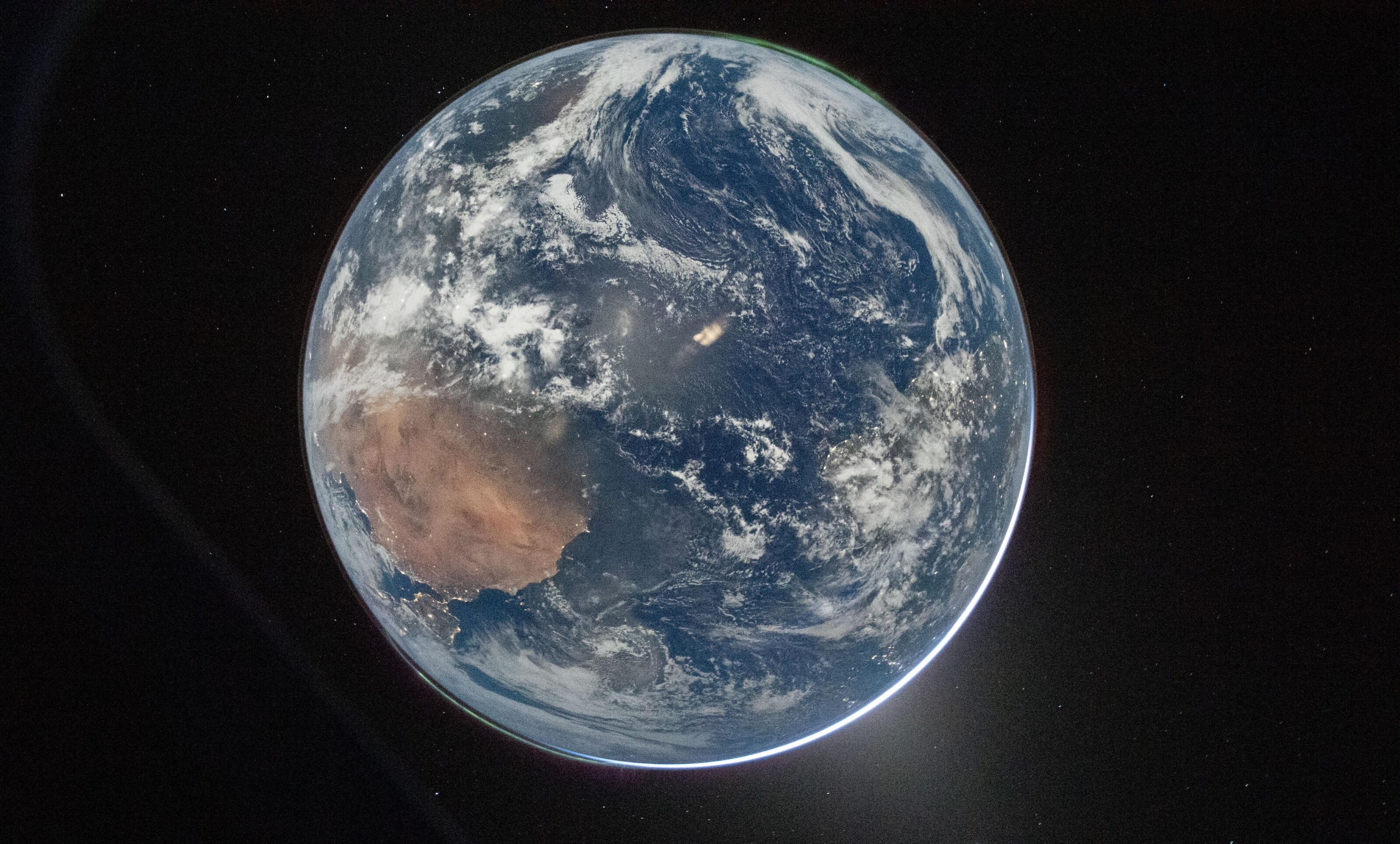 Nasa divulga primeiras imagens da Terra vista da missão Artemis 2: “Simplesmente linda!”