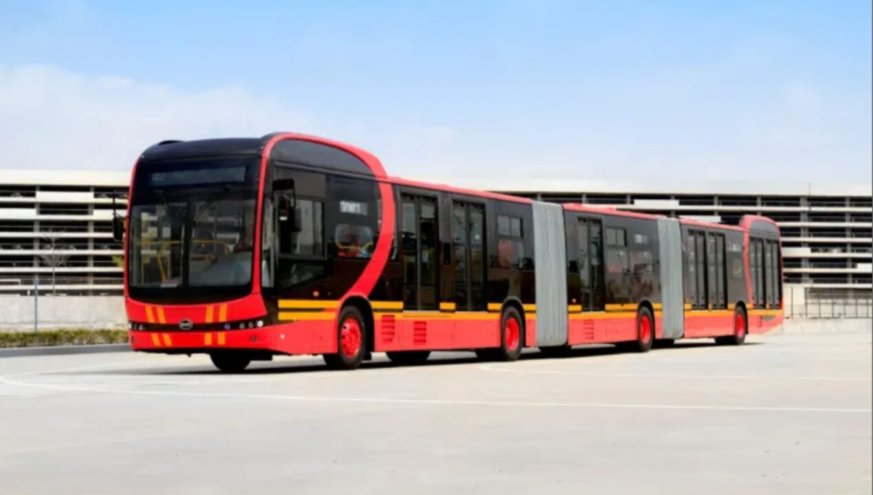 Chegam 68 ônibus elétricos biarticulados da BYD com baterias que superam os 1200 km