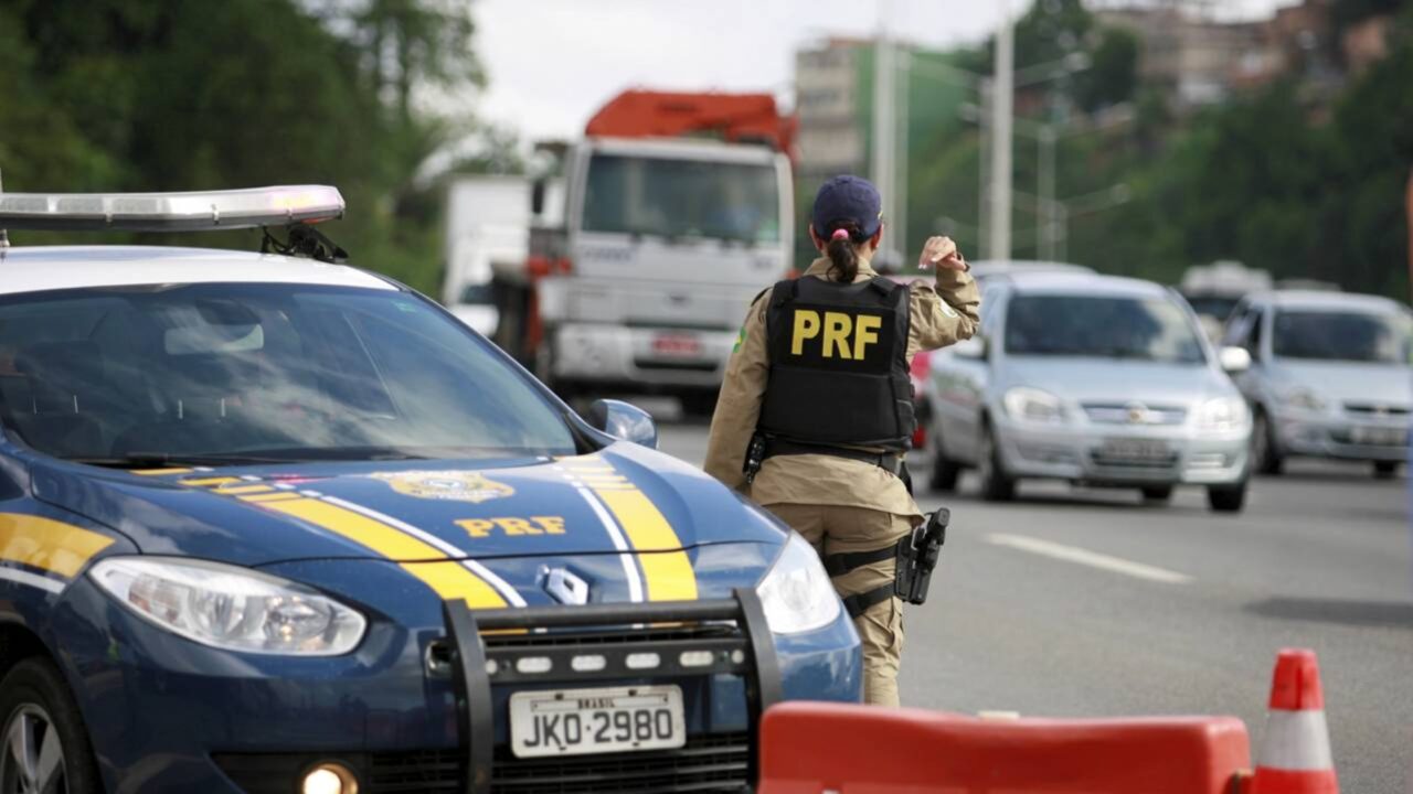 O que acontece com o motorista que desobedece à ordem de parada da blitz?