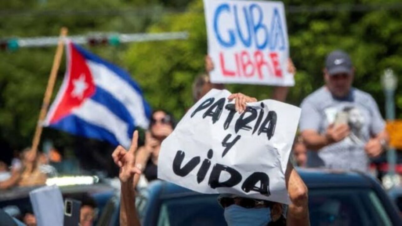 EUA querem “sufocar o povo cubano”, diz ministro Rodríguez