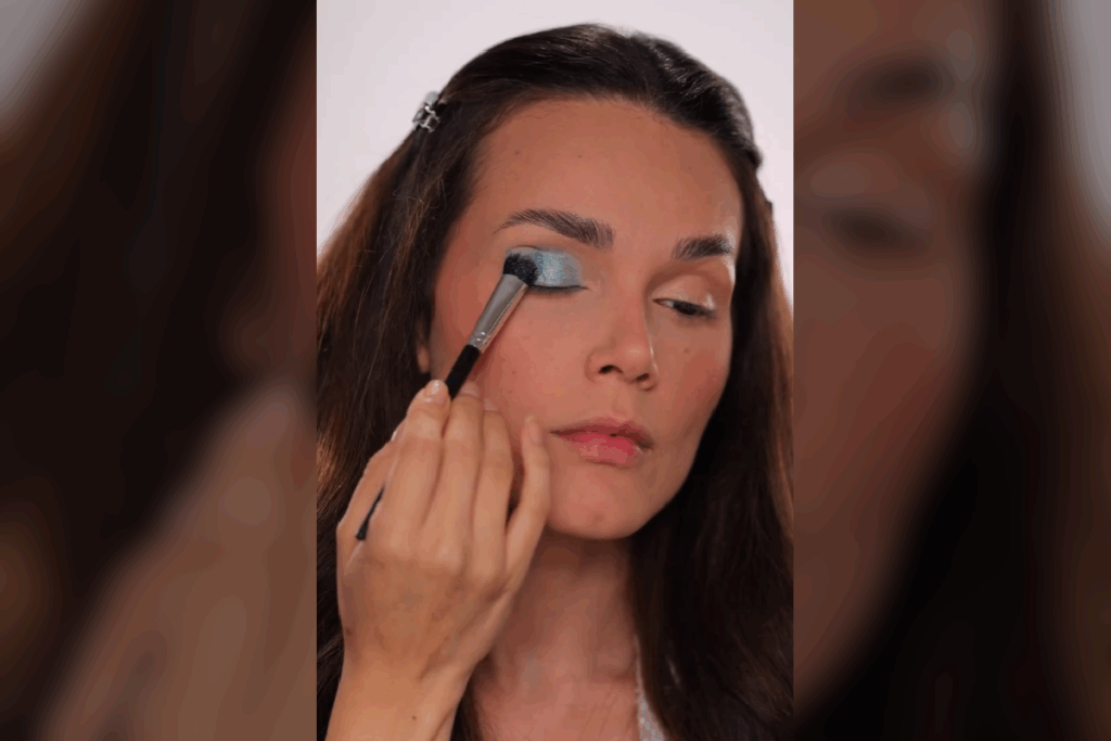 Sombra azul: tutorial da make que virou tendência em 2026