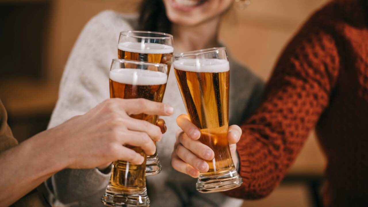 Uma cerveja com um amigo pode ser mais saudável do que uma hora de praticando esporte