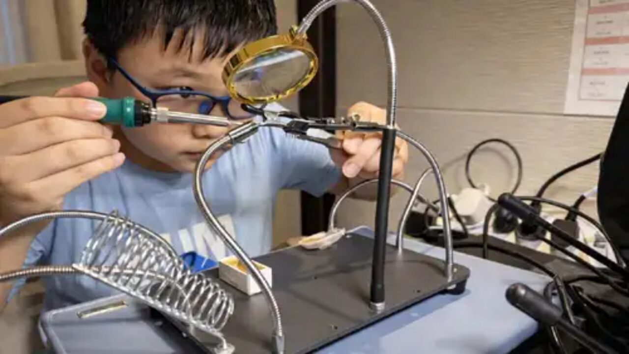 Uma criança prodígio de 14 anos criou um motor turbojato do zero e impressionou a ciência moderna