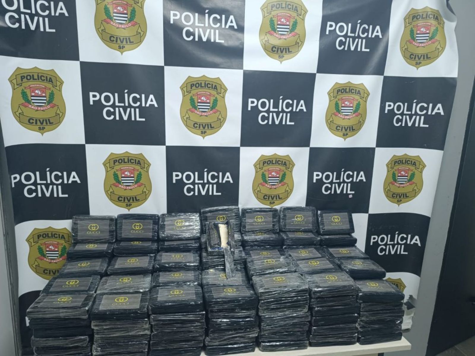 Caminhoneiro é detido com 225 kg de cocaína em Campinas