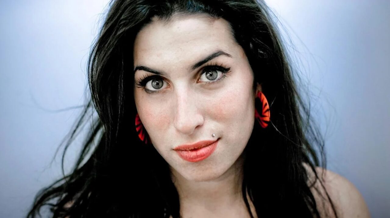 Justiça toma decisão em briga por bens de Amy Winehouse