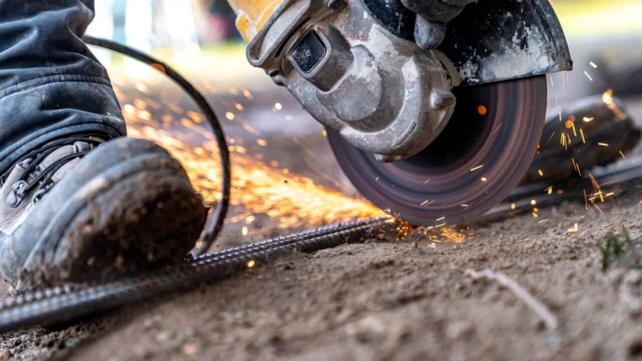 O que diz a lei sobre a obra do vizinho que nunca acaba e gera barulho constante?