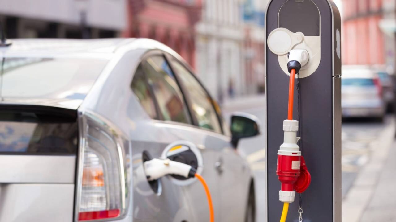 Pesquisa revela o quanto as baterias de carros elétricos se degradam após 160.000 km.