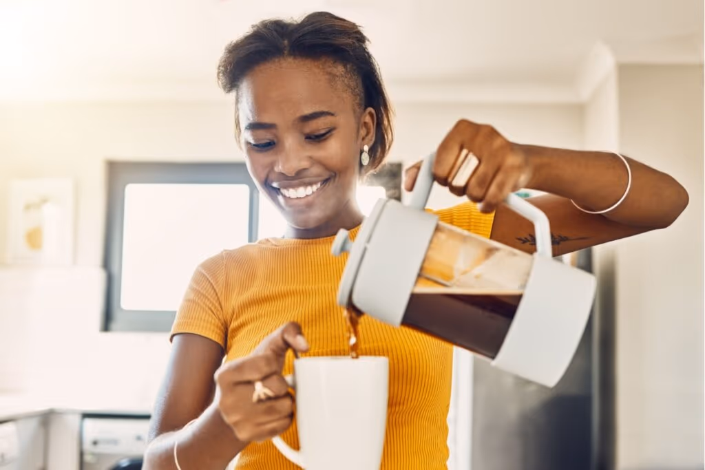 Café na rotina: 6 benefícios da bebida para a saúde