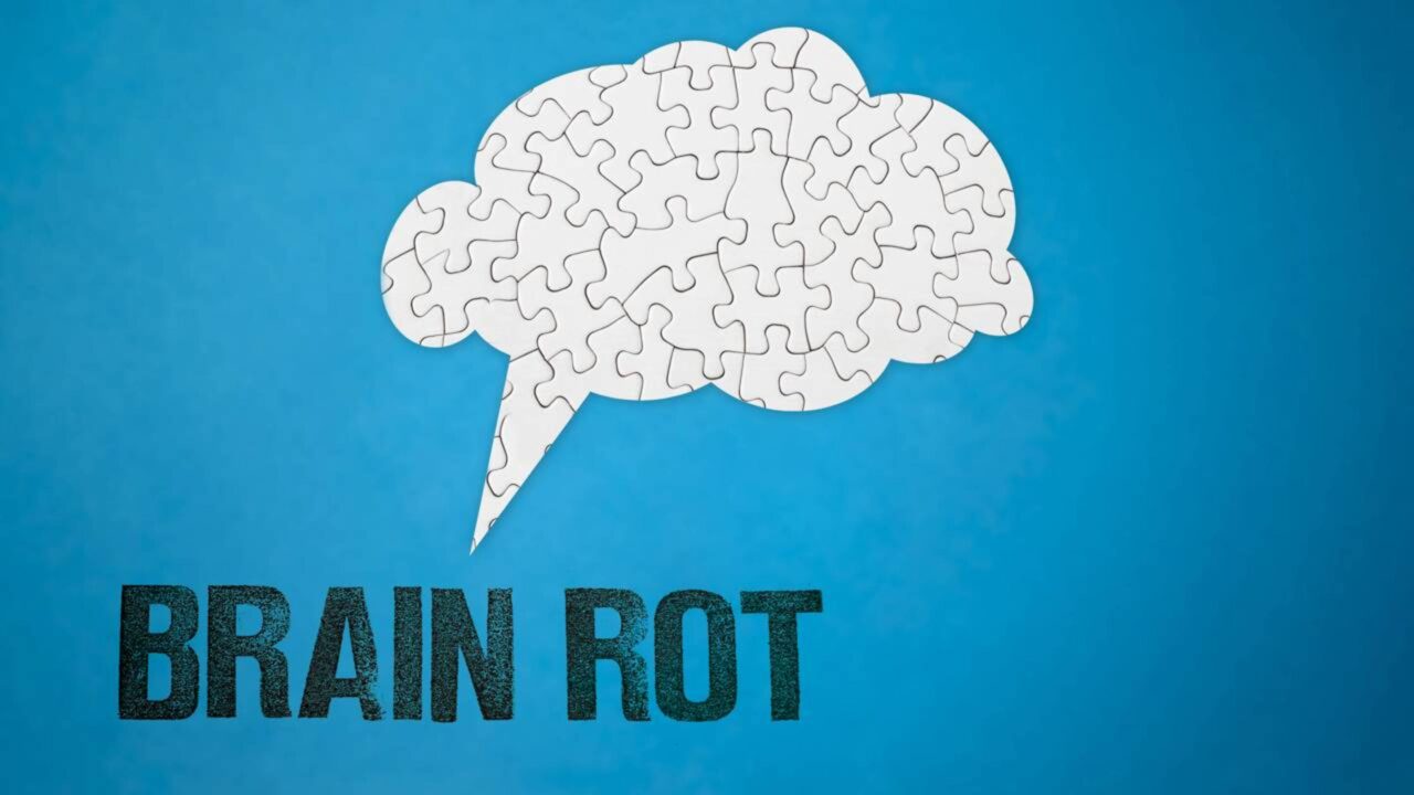 O fenômeno do “brain rot” noturno, por que seu cérebro desliga depois das 22h e você só consegue ver vídeos curtos no celular