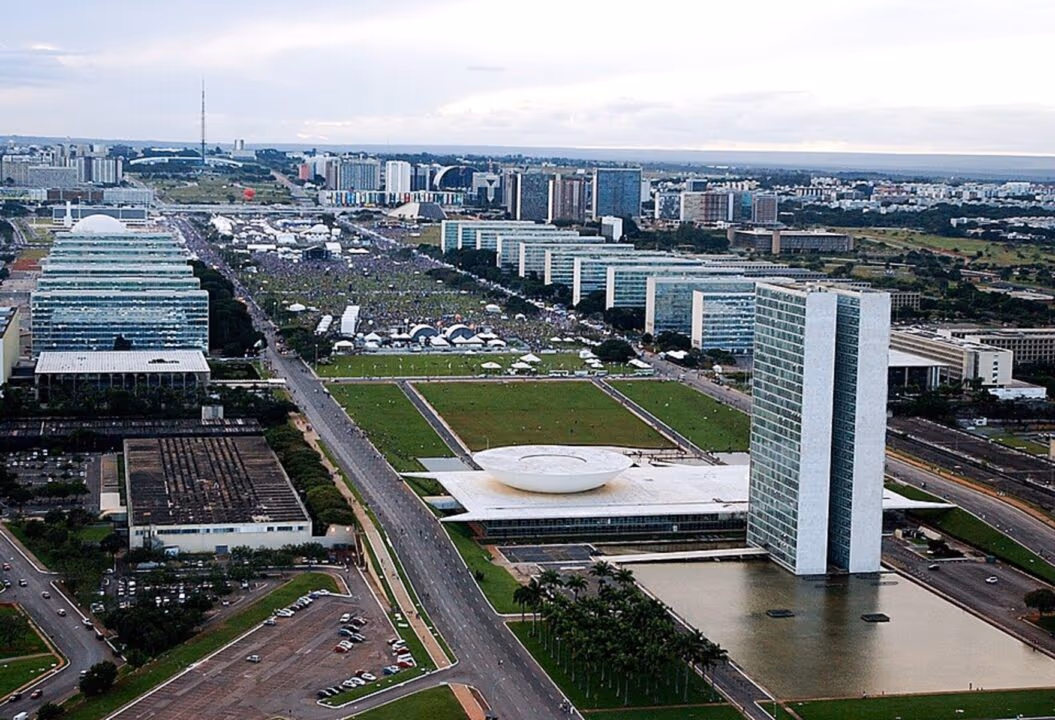 Setores público e privado debatem energia, agro e cenário político em evento