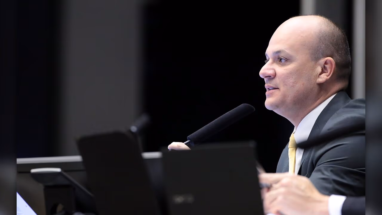 “De quem era o telefone?”, questiona Cabo Gilberto após silêncio do STF