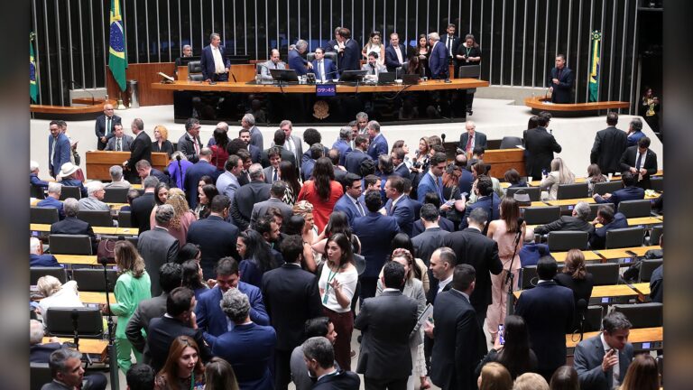 Câmara endurece regras para presos em saída temporária