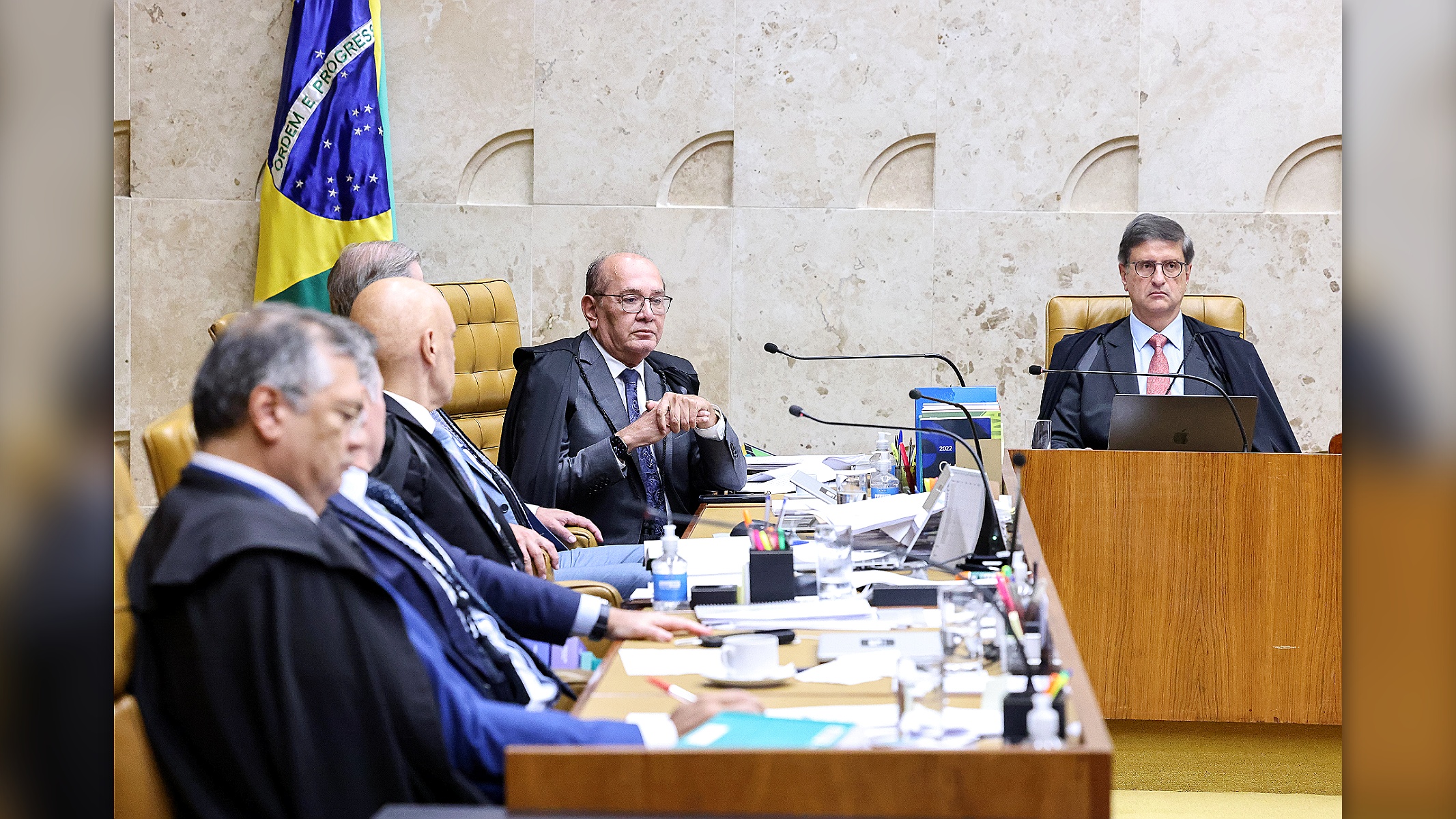 Nepotismo no topo do poder fica em aberto no STF