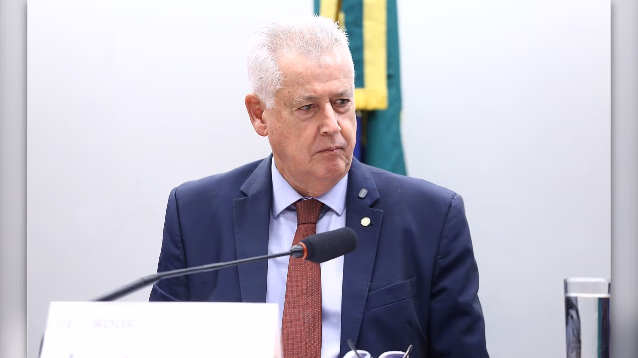 “Ex-presidente foi preso, mas ainda falta o mandante”, diz Rollemberg sobre Ibaneis