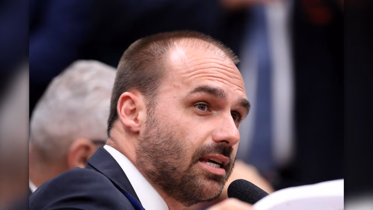 “Imaginou ser condenado por juiz amigo de quem te processa?”, questiona Eduardo