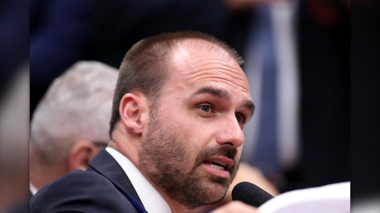 "Imaginou ser condenado por juiz amigo de quem te processa?", questiona Eduardo