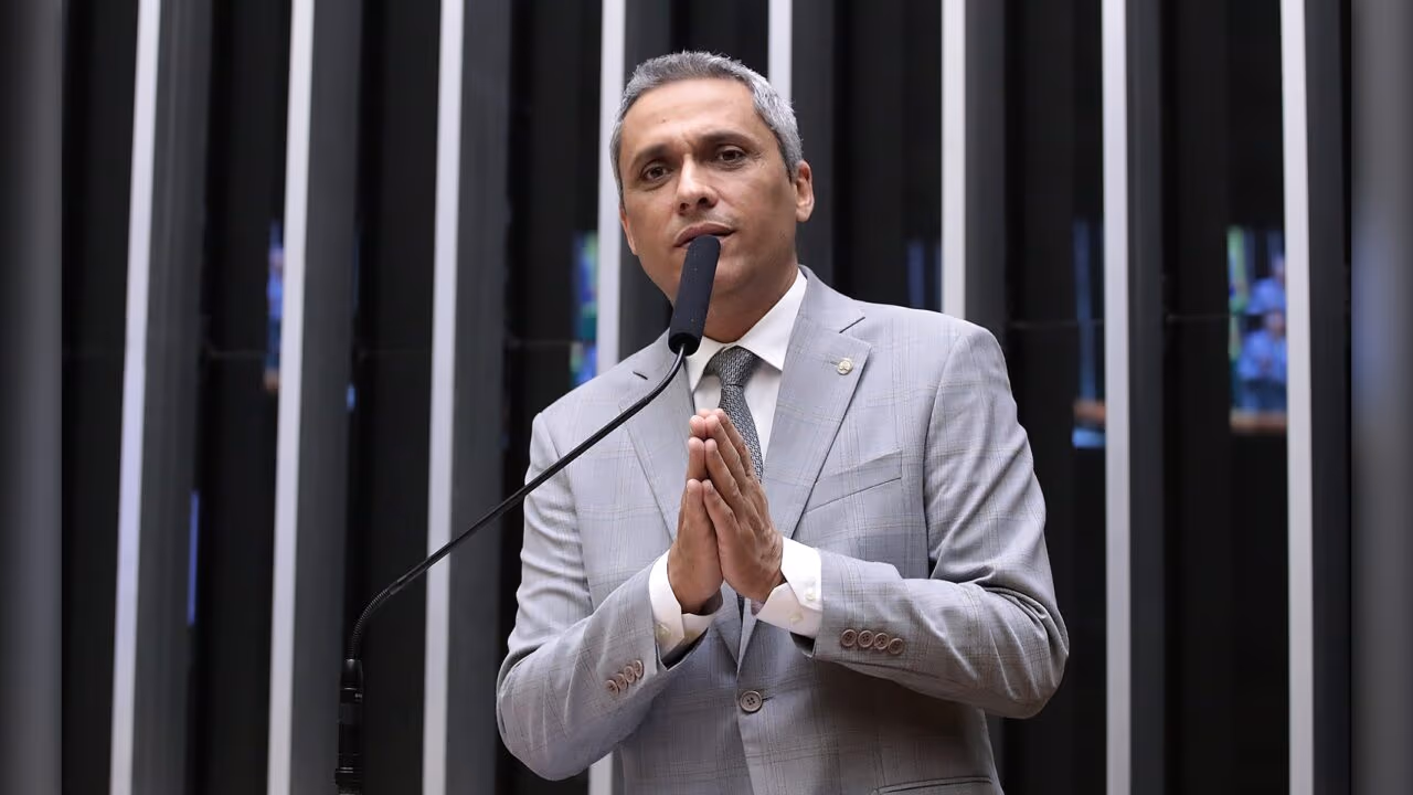 Deputado aciona MEC por atraso em análise de contas na alimentação escolar