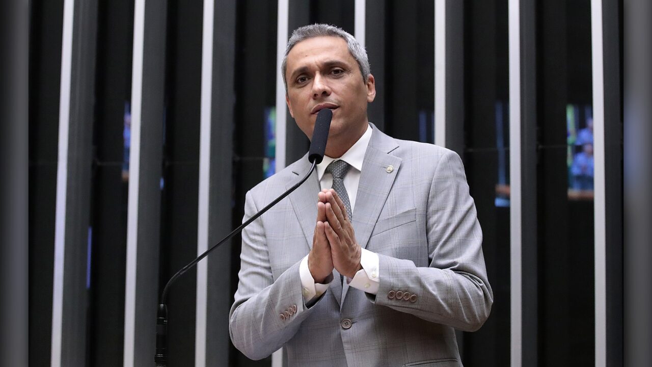 Deputado aciona MEC por atraso em análise de contas na alimentação escolar