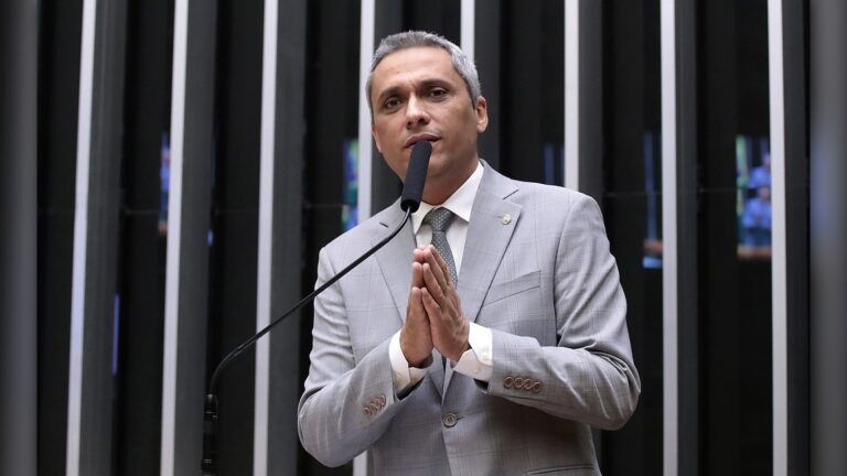 Deputado aciona MEC por atraso em análise de contas na alimentação escolar