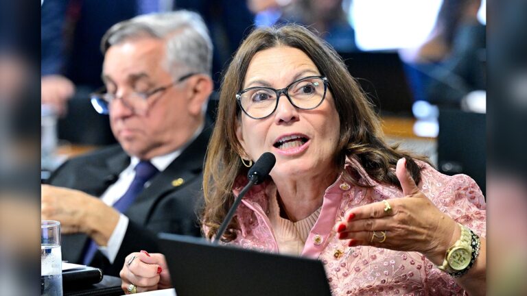 Bia Kicis rebate Izalci e diz que senador “não fala pelo PL” no DF