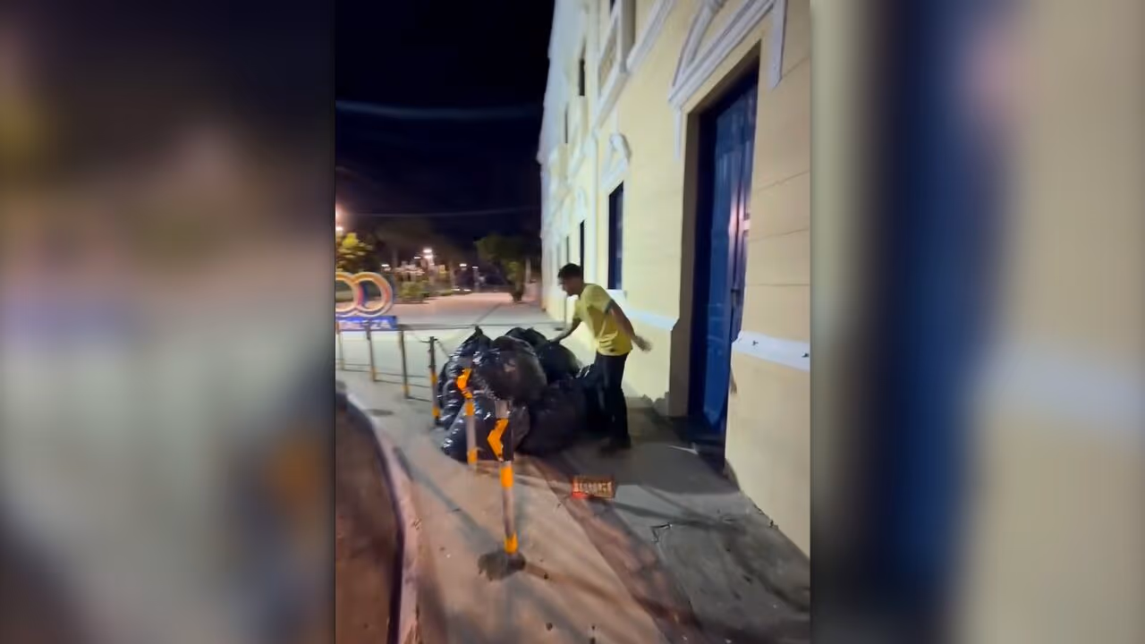 Crusoé: Por que André Fernandes deixou lixo em frente à prefeitura de Fortaleza