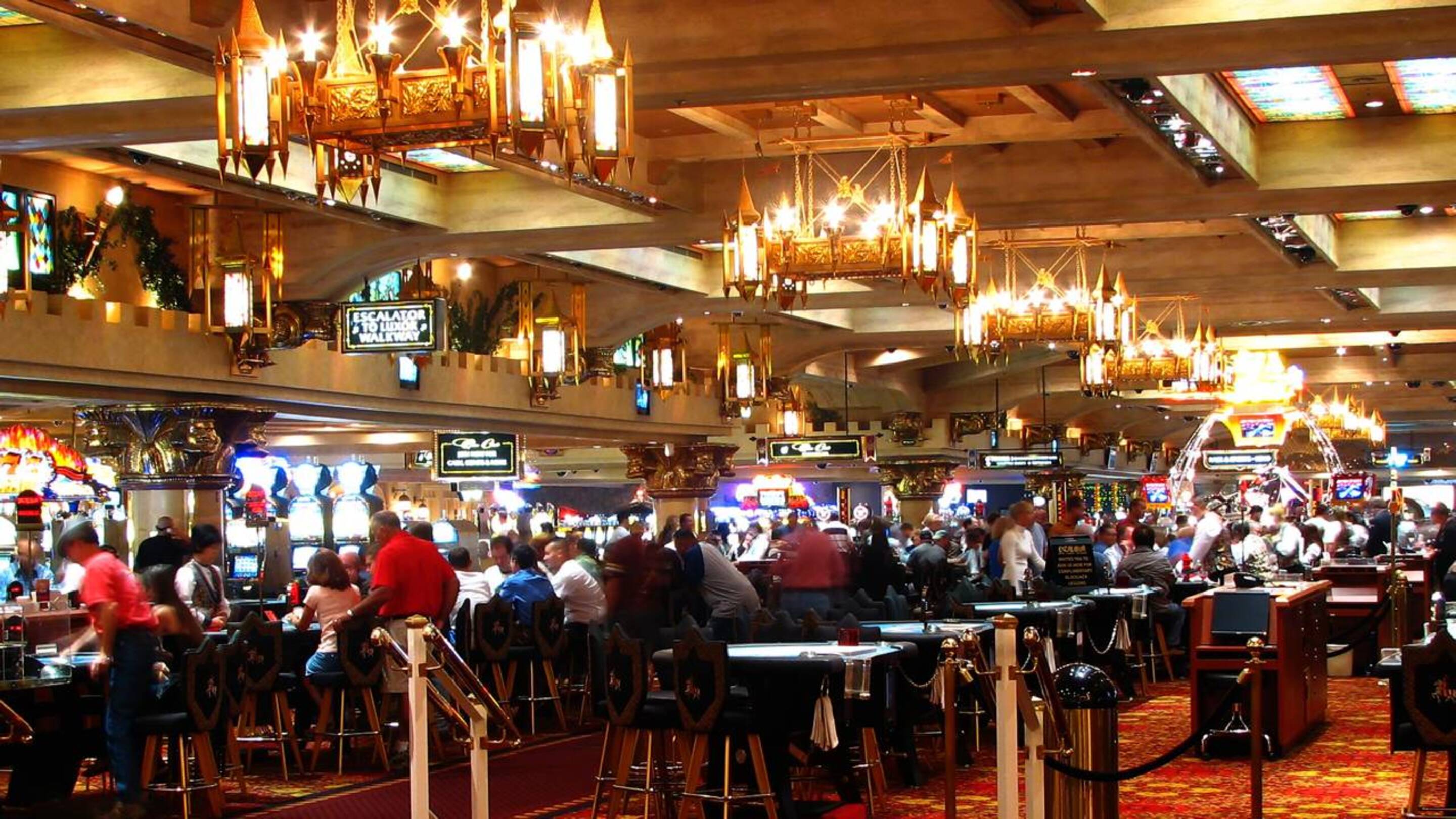 Cassinos não hipnotizam, eles programam você para apostar