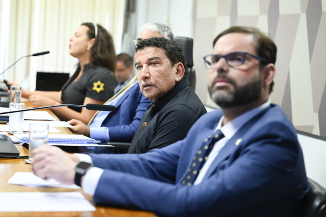 Comissão do Senado convida delegado da PF para explicar expulsão dos EUA