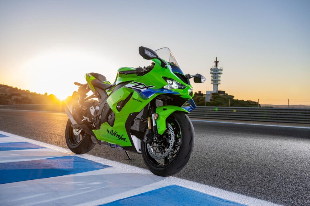 Nem conforto nem economia: a Ninja ZX-10R 2026 aposta em performance extrema e conquista quem busca emoção pura