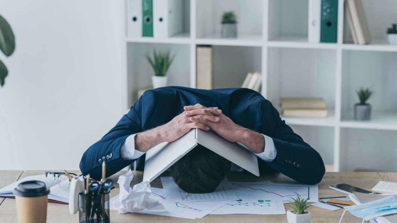 A psicologia revela que pessoas que evitam conflitos a todo custo não são necessariamente calmas, mas podem ter aprendido que sua opinião não era segura na infância