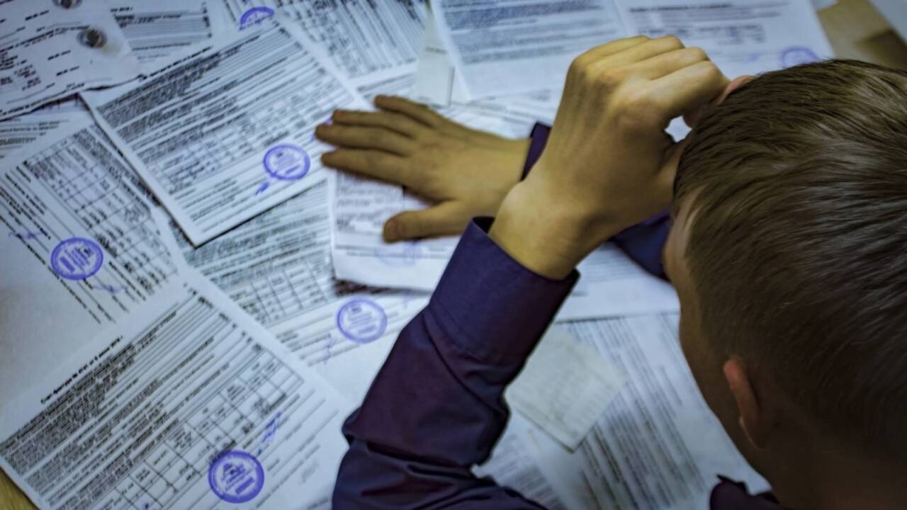 Os sinais de alerta do endividamento silencioso que a maioria das famílias ignora