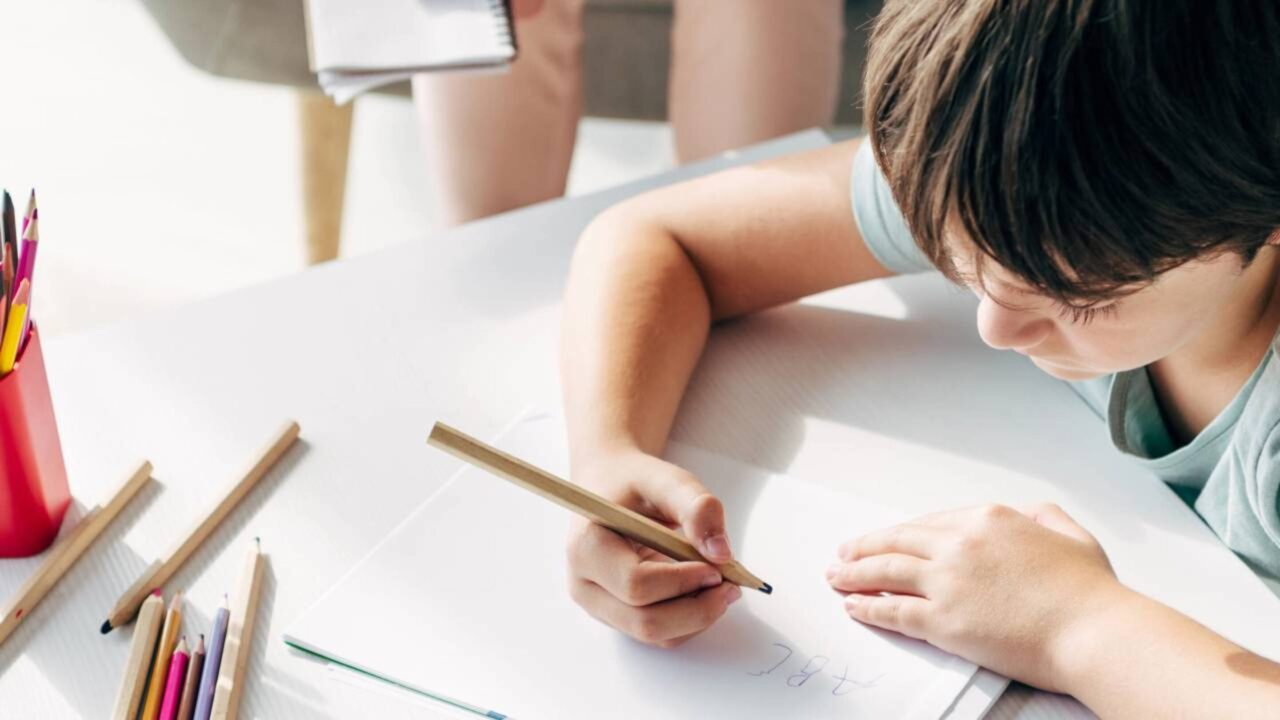 Crianças nascidas em certos meses têm vantagem na escola? O que diz a ciência