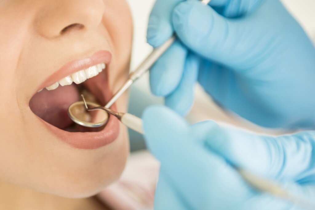 Odontologia domiciliar avança no Brasil e amplia o cuidado com idosos e acamados