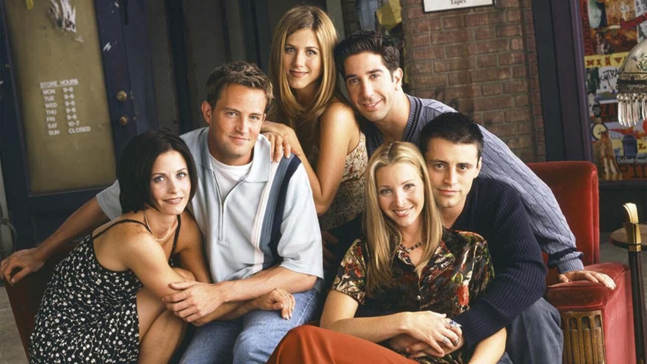 Atriz de Friends expõe fortuna feita com reprises da série