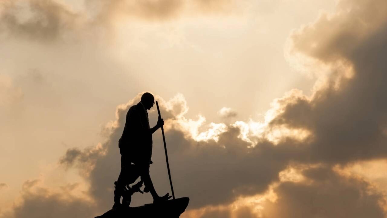 Citações de Mahatma Gandhi que ainda reverberam em nossa busca por paz e justiça