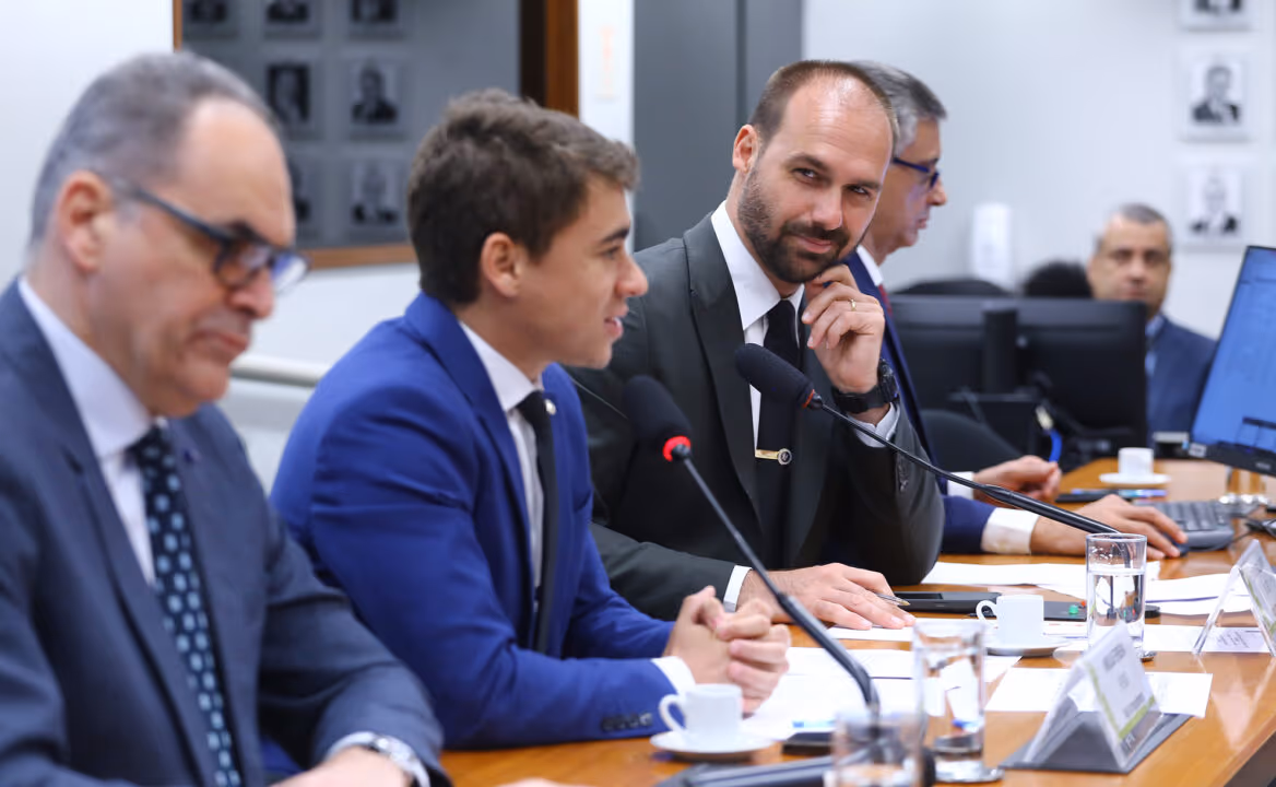 “Não é uma briga, é ataque unilateral”, diz Nikolas sobre Eduardo