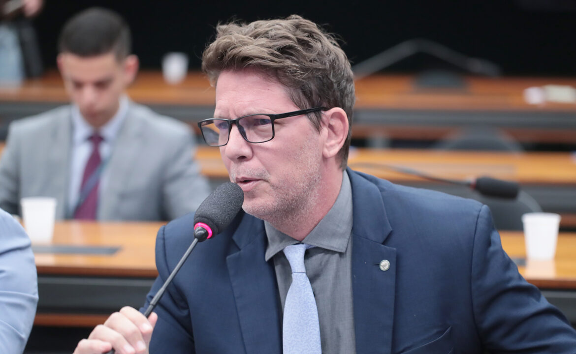 Michelle vai barrar candidatura de Mário Frias ao Senado?