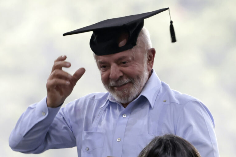Lula também esculhamba o STF