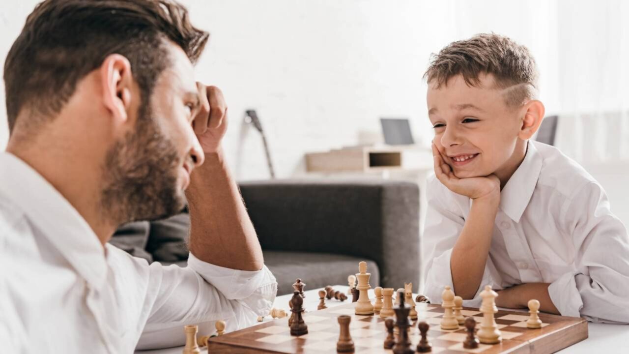 Os psicólogos explicam: comportamentos da infância que moldam sua inteligência emocional