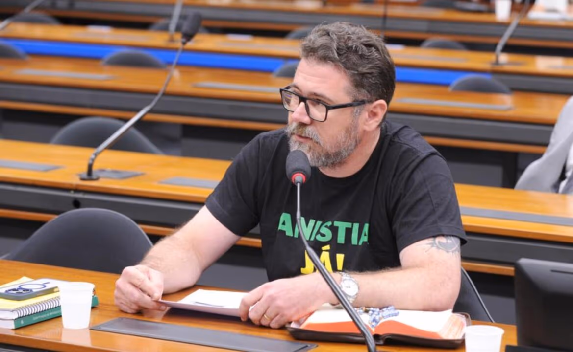 Relator vota para suspender mandato de Marcos Pollon por três meses