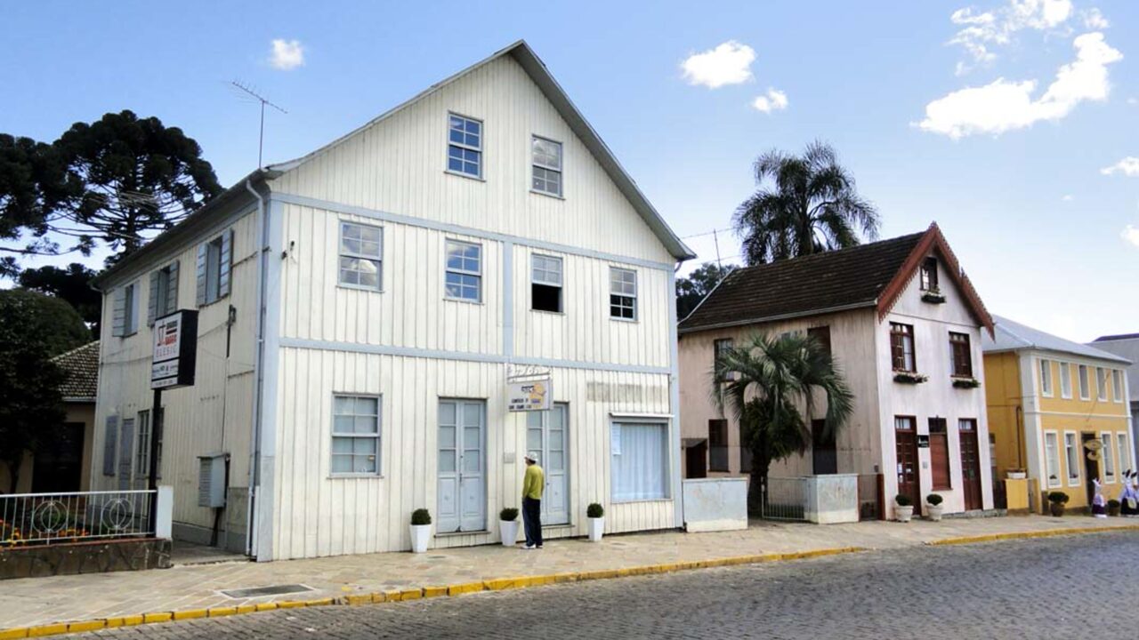Antônio Prado une o reconhecimento da ONU entre as melhores vilas do planeta ao prestígio de possuir o maior conjunto arquitetônico da imigração italiana // Créditos: Wikipedia / Wikimedia Commons