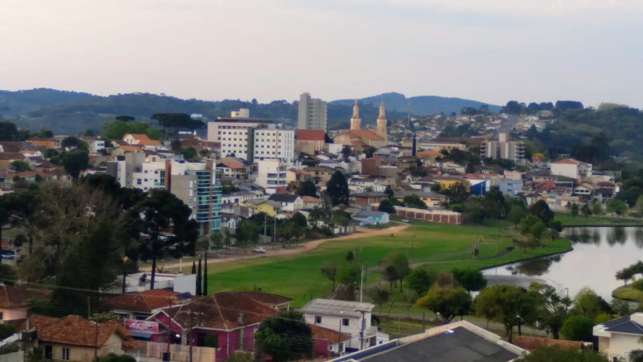 A cidade paranaense de 73 mil habitantes que é Capital Nacional do Leite por lei federal e produz mais de 400 milhões de litros por ano