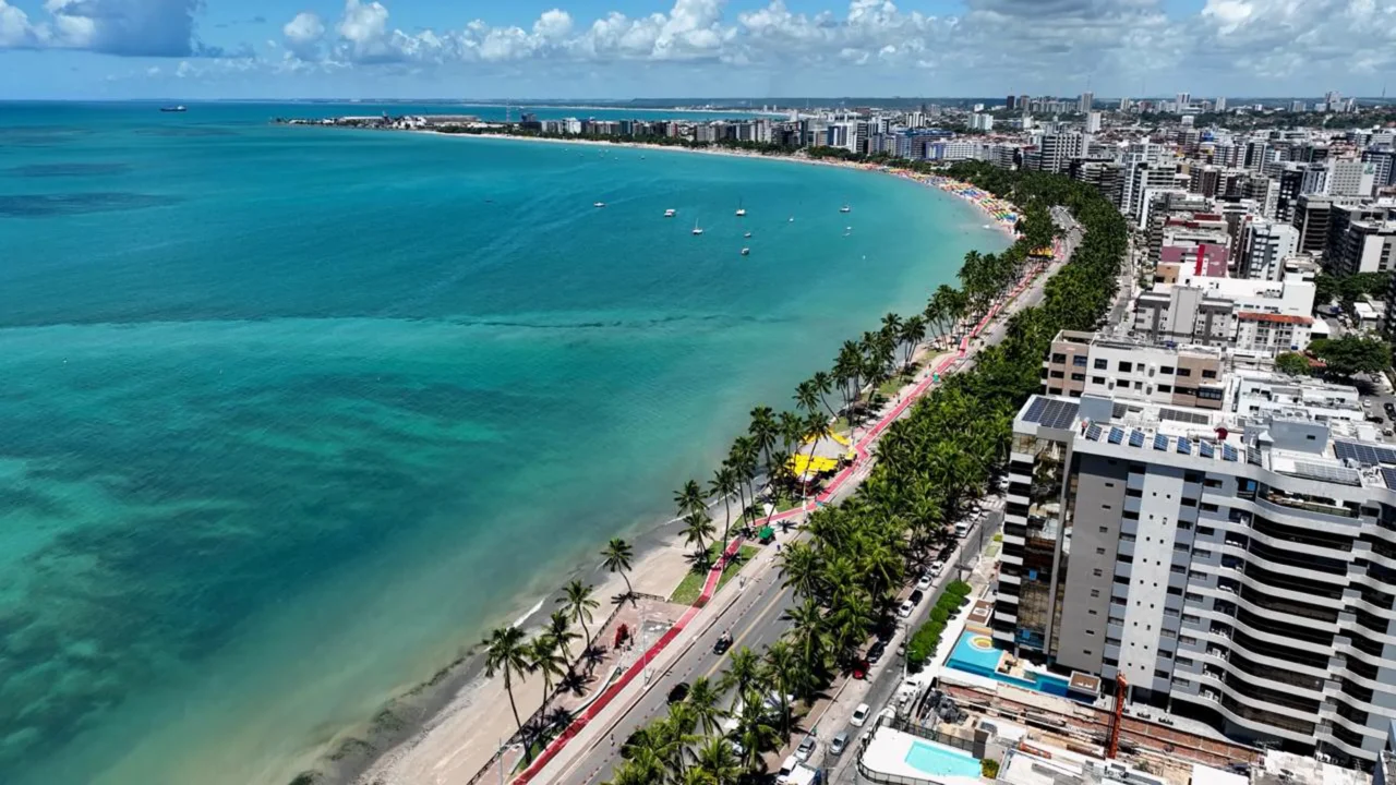 O “Caribe Brasileiro” com a orla mais cobiçada, sol o ano inteiro e águas cristalinas como piscinas naturais na porta de casa